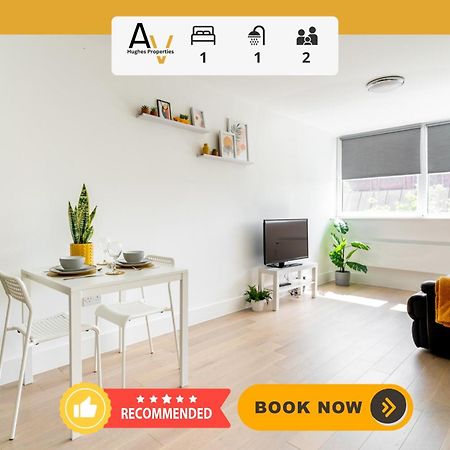 Stylish One-Bedroom Apartment - Free Wi-Fi, 4 Mins From Station, Perfect For Business Stays By Av Hughes Properties มิลตันคีนส์ ภายนอก รูปภาพ