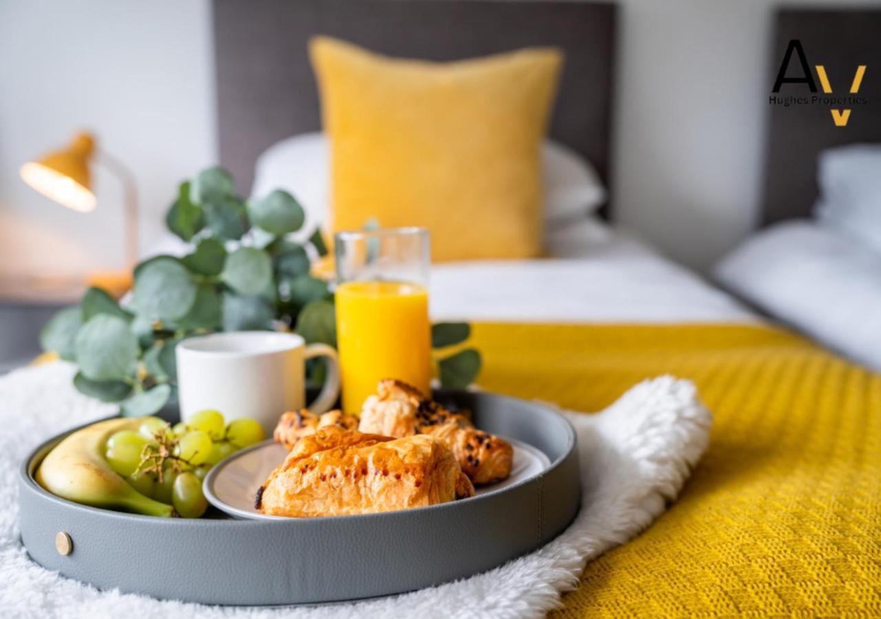 Stylish One-Bedroom Apartment - Free Wi-Fi, 4 Mins From Station, Perfect For Business Stays By Av Hughes Properties มิลตันคีนส์ ภายนอก รูปภาพ