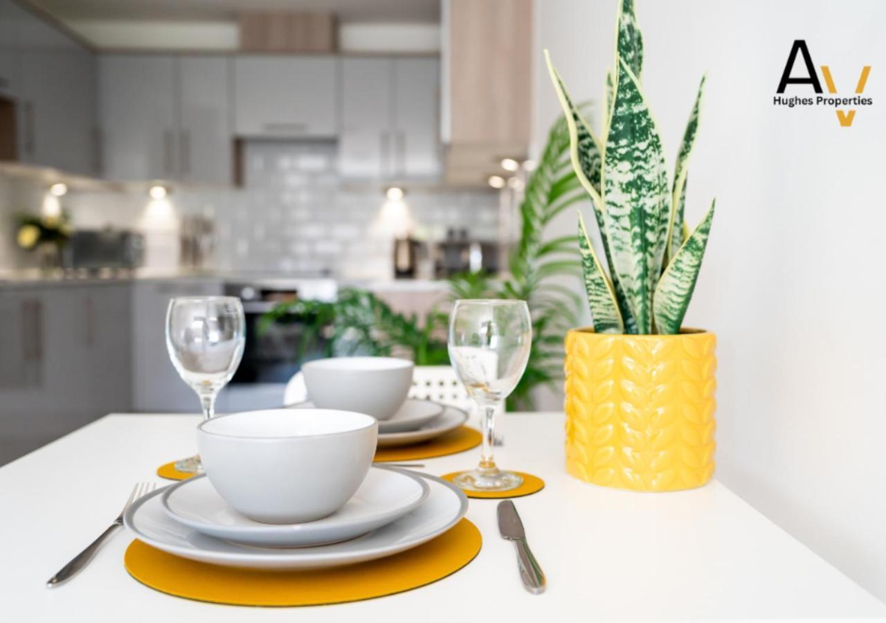 Stylish One-Bedroom Apartment - Free Wi-Fi, 4 Mins From Station, Perfect For Business Stays By Av Hughes Properties มิลตันคีนส์ ภายนอก รูปภาพ