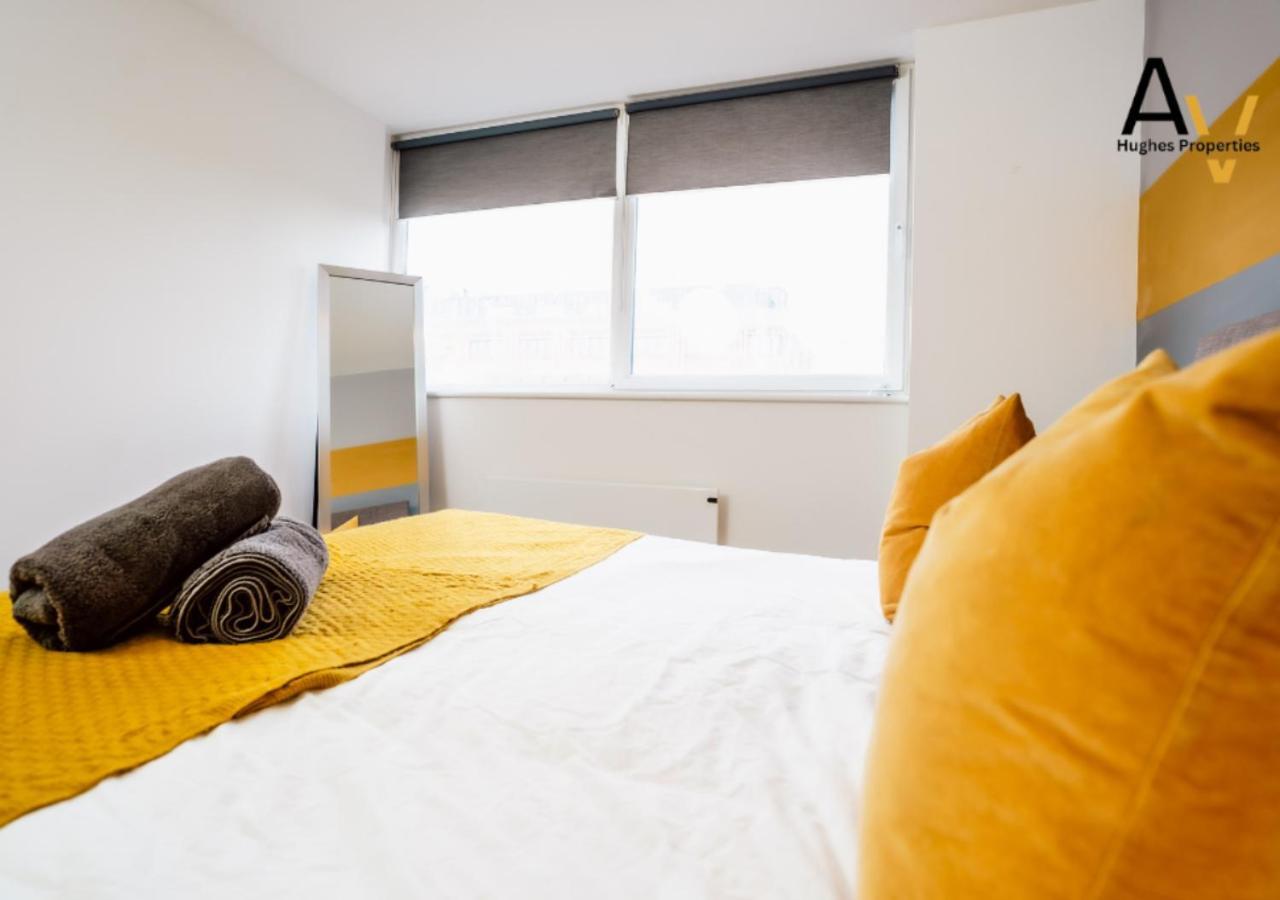 Stylish One-Bedroom Apartment - Free Wi-Fi, 4 Mins From Station, Perfect For Business Stays By Av Hughes Properties มิลตันคีนส์ ภายนอก รูปภาพ