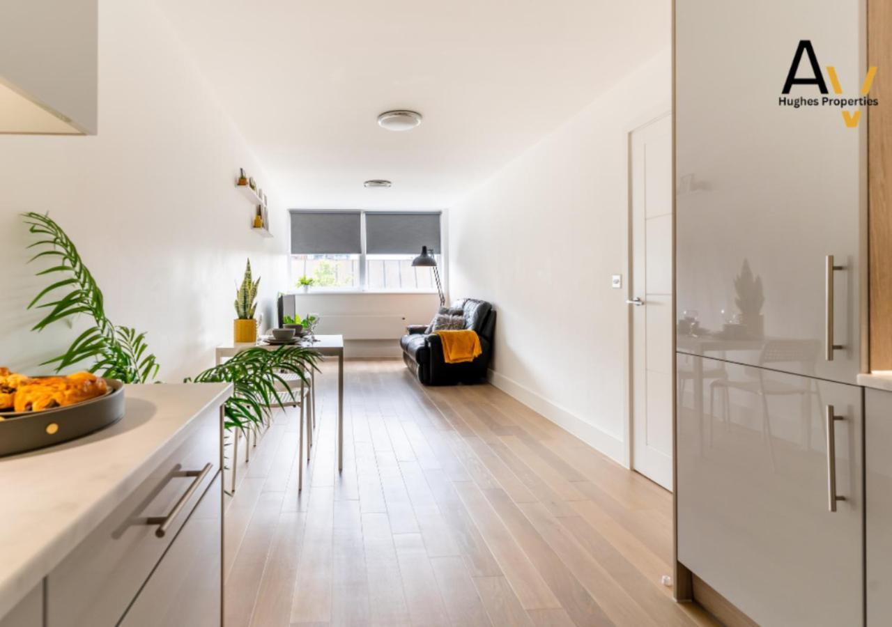 Stylish One-Bedroom Apartment - Free Wi-Fi, 4 Mins From Station, Perfect For Business Stays By Av Hughes Properties มิลตันคีนส์ ภายนอก รูปภาพ