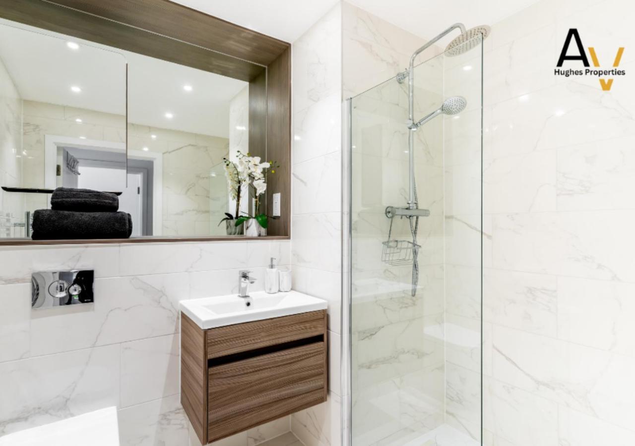 Stylish One-Bedroom Apartment - Free Wi-Fi, 4 Mins From Station, Perfect For Business Stays By Av Hughes Properties มิลตันคีนส์ ภายนอก รูปภาพ