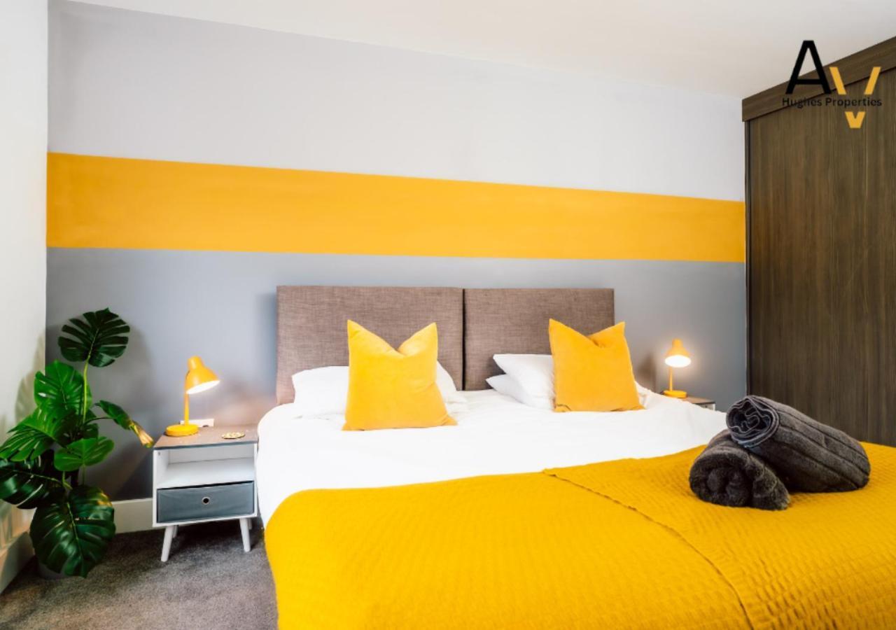 Stylish One-Bedroom Apartment - Free Wi-Fi, 4 Mins From Station, Perfect For Business Stays By Av Hughes Properties มิลตันคีนส์ ภายนอก รูปภาพ